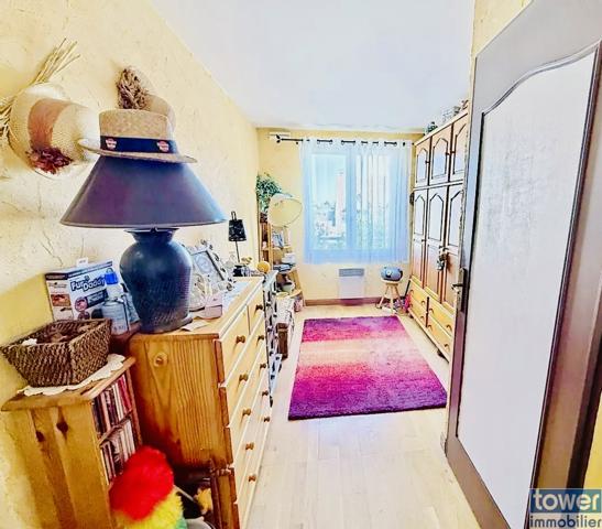 Maison
                                                                                                                                                                                                                                                                                                                        6 pièce(s)                                                                                                                                                                                                          3 chambre(s)                                                                                                                                                                                                          87  m²