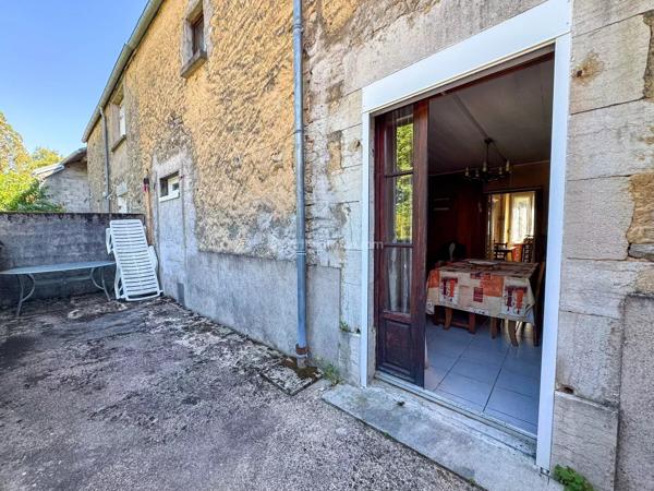 Vente                                                      Maison de village
                        
                     3 pièces                      78 m2                     à Champsevraine
