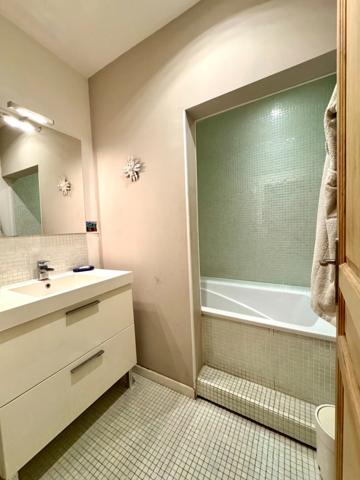 Appartement à vendre 4 pièces 95 m² ANCIEN RENOVE MONTPELLIER CENTRE HISTORIQUE