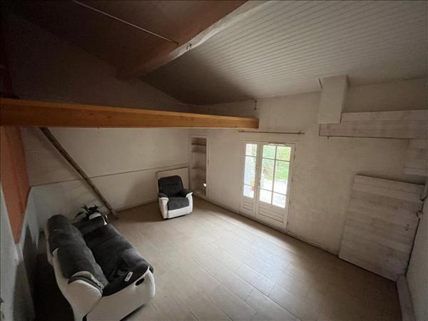 Maison à louer 700 € CC MELLE 3 p 100 m² DPE D