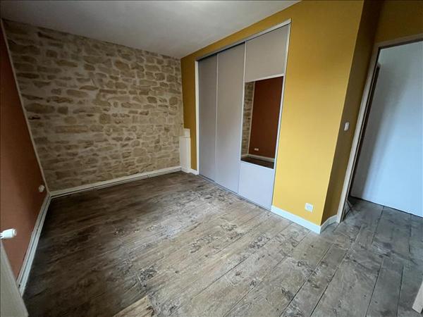 Maison à louer 700 € CC MELLE 3 p 100 m² DPE D