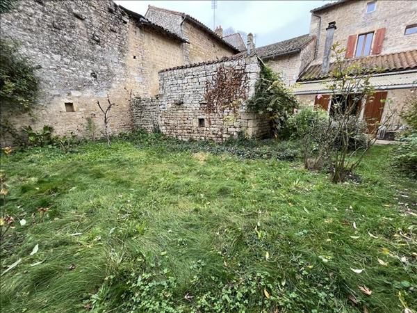 Maison à louer 700 € CC MELLE 3 p 100 m² DPE D