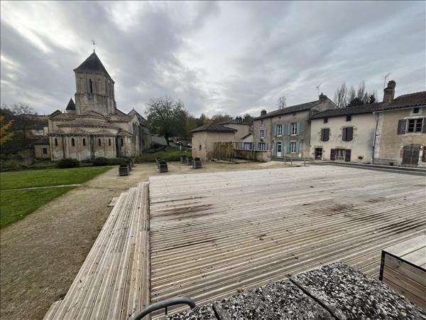 Maison à louer 700 € CC MELLE 3 p 100 m² DPE D