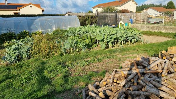 Montfaucon 43290  maison traditionnelle sur sous-sol complet  188m² habitables 5 chambres sur 1400m² de terrain