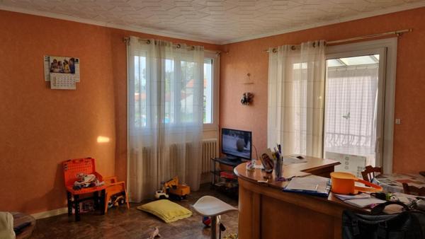 Montfaucon 43290  maison traditionnelle sur sous-sol complet  188m² habitables 5 chambres sur 1400m² de terrain