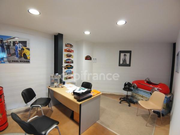 GARD (30) Nîmes (30000) à louer Local commercial 350 m 2, terrain 1000 m 2 Emplacement N°1 boulevard périphérique.