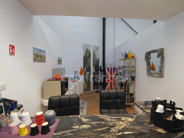 GARD (30) Nîmes (30000) à louer Local commercial 350 m 2, terrain 1000 m 2 Emplacement N°1 boulevard périphérique.