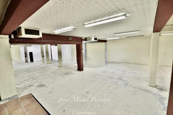 Entrepôt / Bureaux de 750m2 à Vendre à SAINT GAUDENS (31)