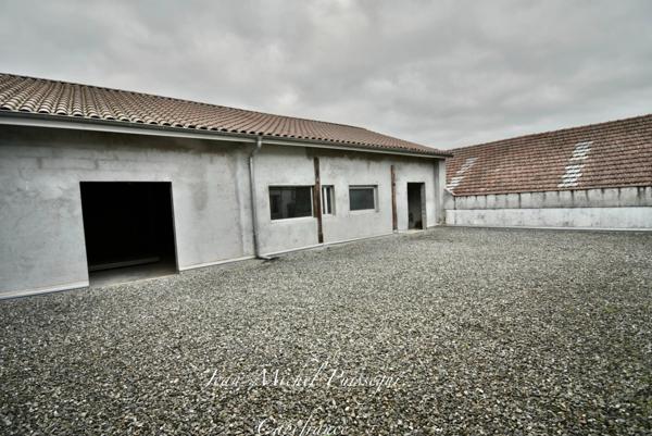 Entrepôt / Bureaux de 750m2 à Vendre à SAINT GAUDENS (31)