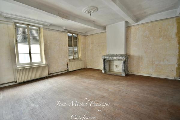 Entrepôt / Bureaux de 750m2 à Vendre à SAINT GAUDENS (31)