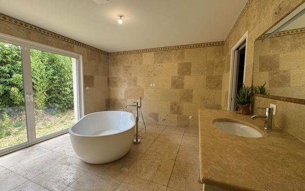 Maison à vendre    4 pièces •  Entraigues-sur-la-Sorgue