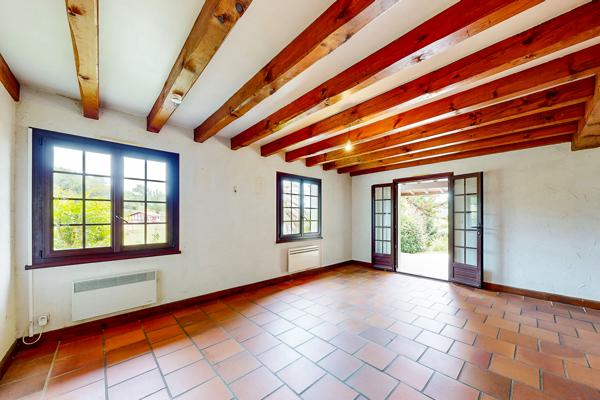 Maison T5 141 m² avec 7147 m² de terrain 