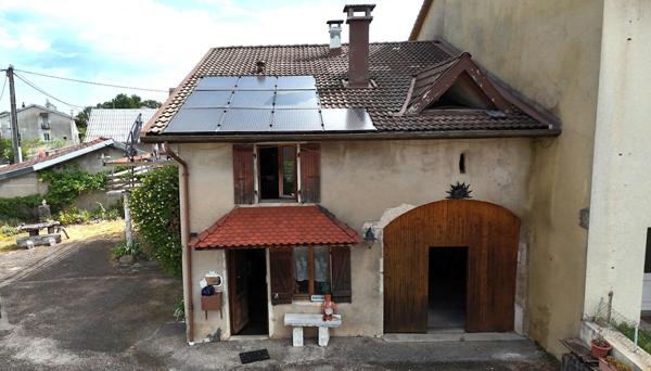 Veyziat - Oyonnax - Maison de village, 100 m²,  avec belle terrasse, terrain et garage