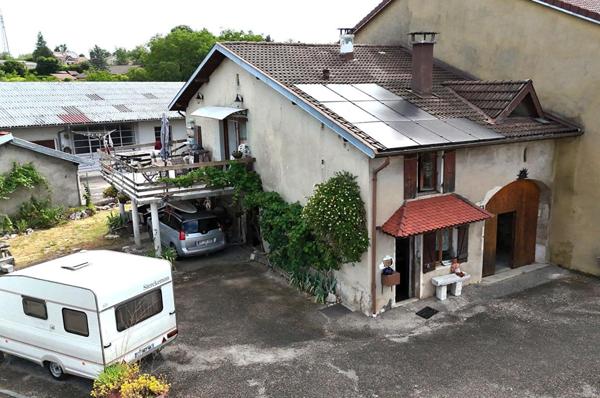 Veyziat - Oyonnax - Maison de village, 100 m²,  avec belle terrasse, terrain et garage