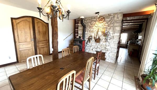 Veyziat - Oyonnax - Maison de village, 100 m²,  avec belle terrasse, terrain et garage