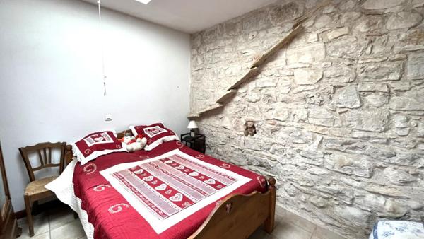 Veyziat - Oyonnax - Maison de village, 100 m²,  avec belle terrasse, terrain et garage