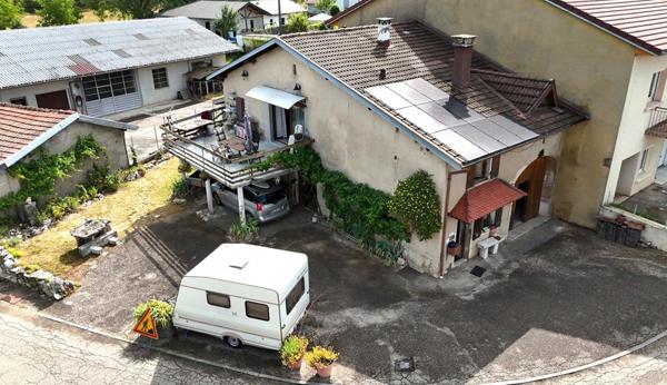 Veyziat - Oyonnax - Maison de village, 100 m²,  avec belle terrasse, terrain et garage