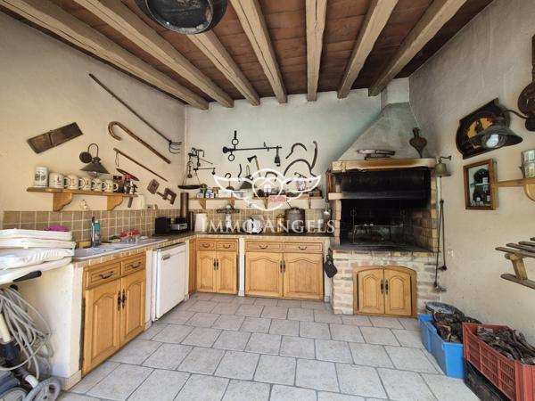 Propriété avec deux villas indépendantes sur un terrain boisé de 4900 m², piscines et garages