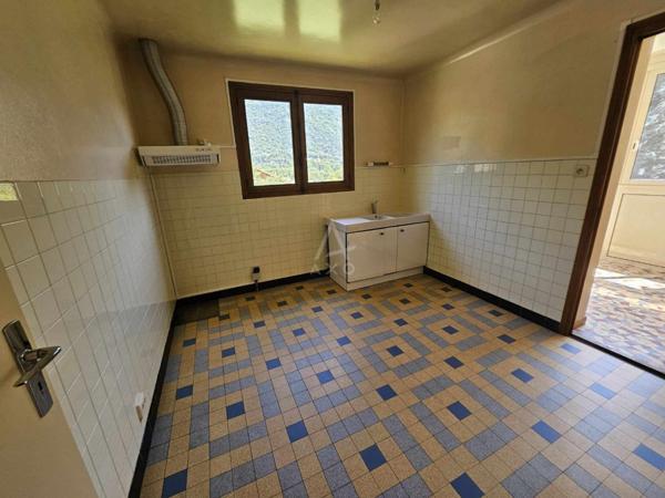 ROGNAIX (73730) : MAISON DE 110 M² SUR 580 M² DE TERRAIN PLAT ET CLOTURE