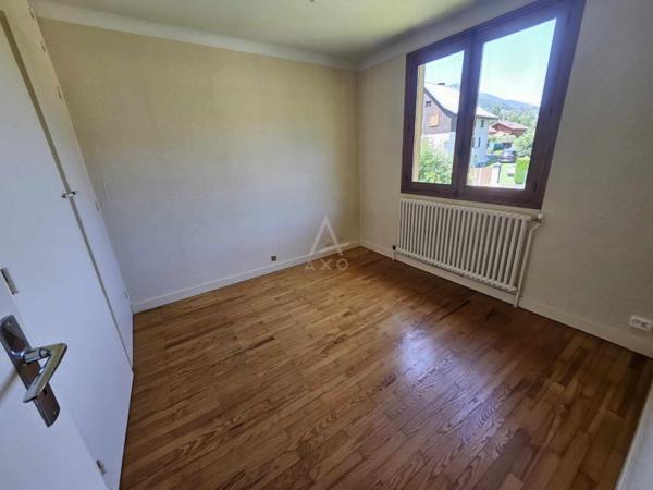 ROGNAIX (73730) : MAISON DE 110 M² SUR 580 M² DE TERRAIN PLAT ET CLOTURE