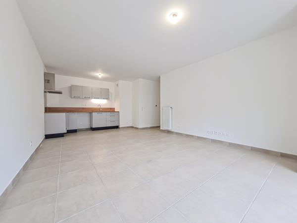 Marnaz (74460) T3 DE 65.5 M² A LOUER - BALCON + PLACE DE PARKING EN S/SOL - NOUVELLE RESIDENCE A MARNAZ