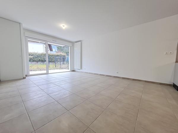 Marnaz (74460) T3 DE 65.5 M² A LOUER - BALCON + PLACE DE PARKING EN S/SOL - NOUVELLE RESIDENCE A MARNAZ