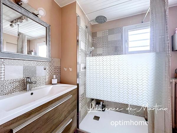 Maison familiale avec terrasse, jardin et garage double – à 10 min du RER Nanterre-Ville