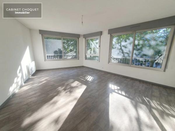 F2 AVEC PARKING EN RESIDENCE SECURISEE A LOUER - LILLE VAUBAN - NATIONALE - 56 m 2 - 839 € charges comprises par mois