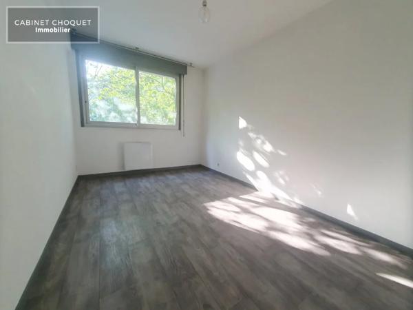 F2 AVEC PARKING EN RESIDENCE SECURISEE A LOUER - LILLE VAUBAN - NATIONALE - 56 m 2 - 839 € charges comprises par mois