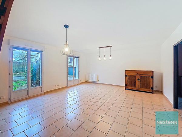 LARCAY : Spacieuse maison familiale avec 5 chambres et jardin.