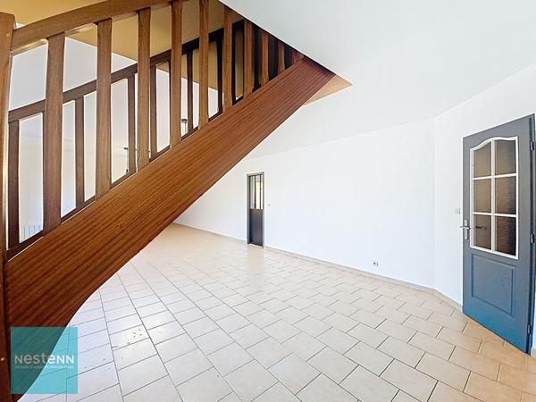 LARCAY : Spacieuse maison familiale avec 5 chambres et jardin.