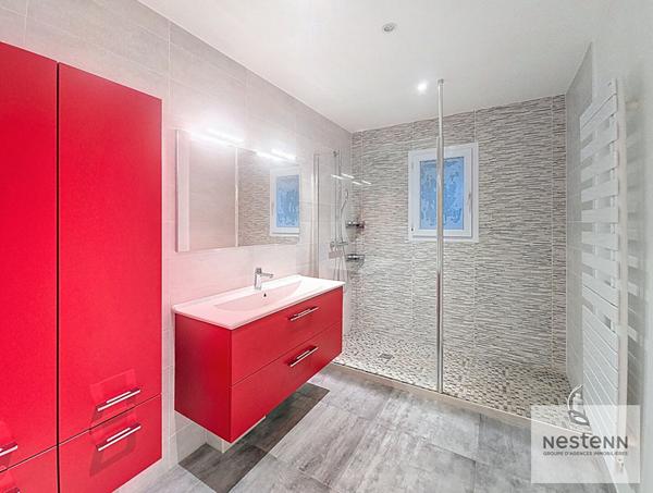 LARCAY : Spacieuse maison familiale avec 5 chambres et jardin.