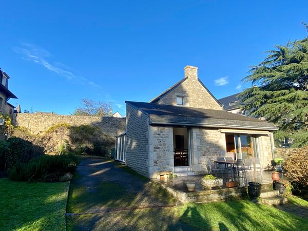 Maison à vendre à Dinan coeur de ville- Opportunité rare ! 700 m² de jardin vie de plain-pied possible