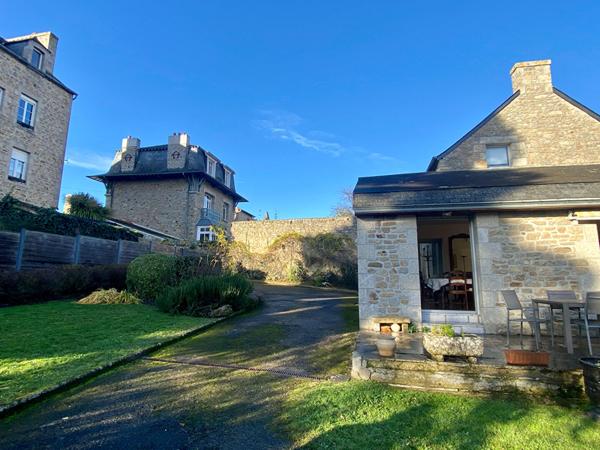 Maison à vendre à Dinan coeur de ville- Opportunité rare ! 700 m² de jardin vie de plain-pied possible