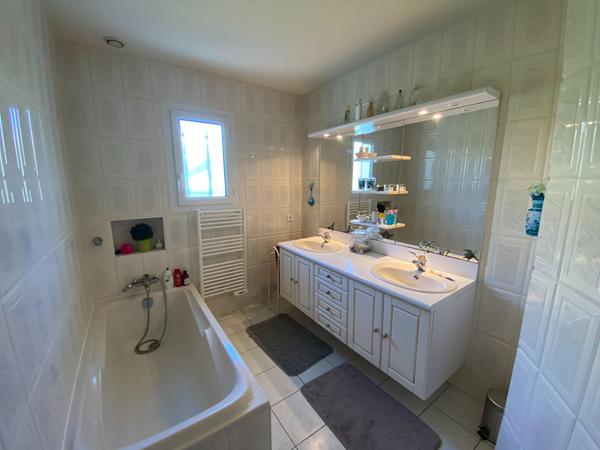 LA BRÉE - Maison 3 chambres, piscine - 120 m² - Proche bourg