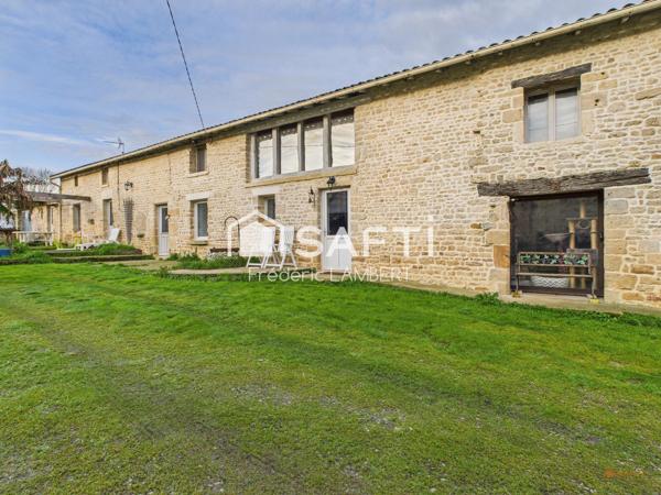 Longère de charme avec dépendances et piscine