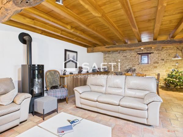 Longère de charme avec dépendances et piscine