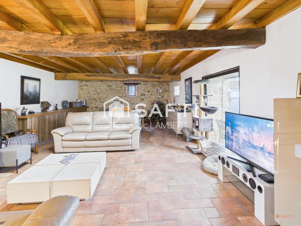 Longère de charme avec dépendances et piscine