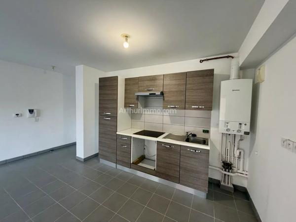Location                                                      Appartement
                        
                     2 pièces                      46 m2                     à Port-Saint-Louis-du-Rhône