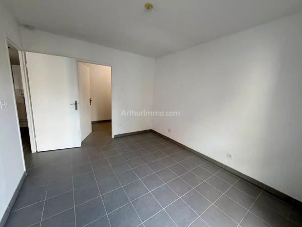 Location                                                      Appartement
                        
                     2 pièces                      46 m2                     à Port-Saint-Louis-du-Rhône