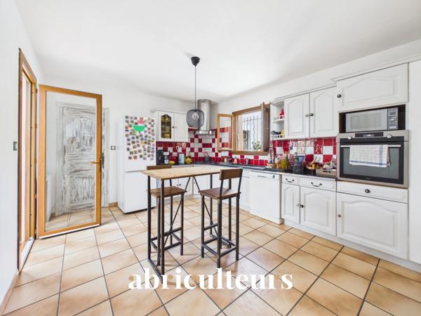 PROPRIÉTÉ DE CHARME 184 m² POURRIÈRES | Domaine de 6 500 m², Dépendance T2 & Piscine