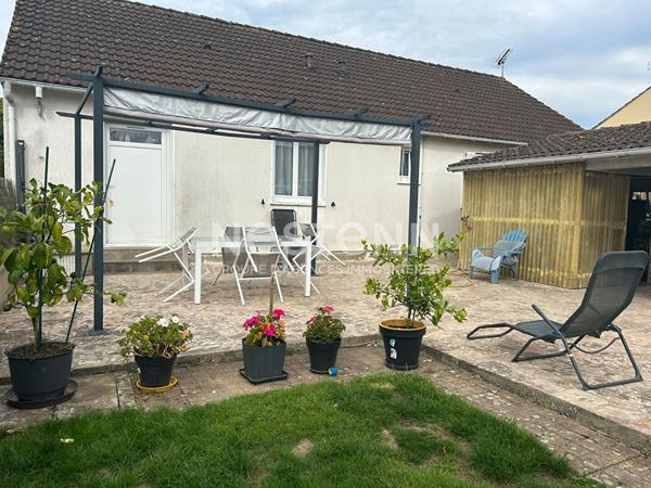 Pavillon familial idealement situe a Cerans et entierement de plain pied !