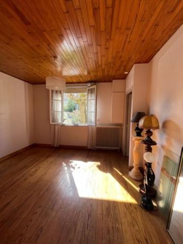 TALENCE  CHARMANTE MAISON A RENOVER SUR PARCELLE D'ENVIRON 479 M2  // 10  MINUTES PLACE NANSOUTY