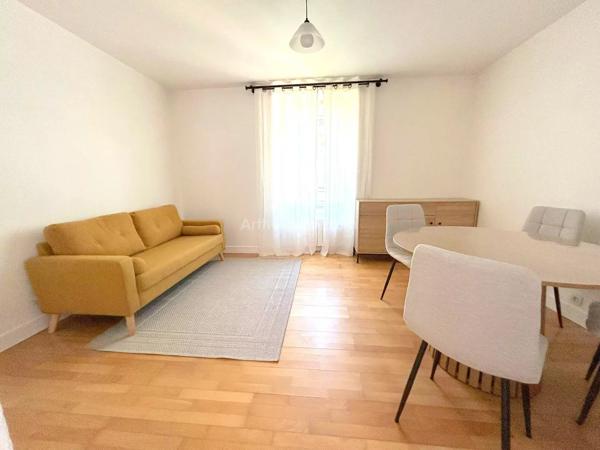 Location                                                      Appartement
                        
                     2 pièces                      39 m2                     à Clamart