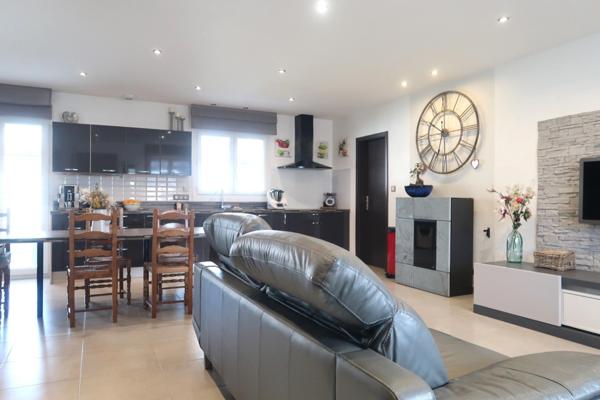 FAMECK, MAISON INDIVIDUELLE DE PLAIN PIED AVEC 3 CHAMBRES, ADAPTEE A TOUS, AUCUN TRAVAUX, UN GARAGE, UN JARDIN SANS VIS A VIS, UNE GRANDE TERRASSE AVEC SA PERGOLA