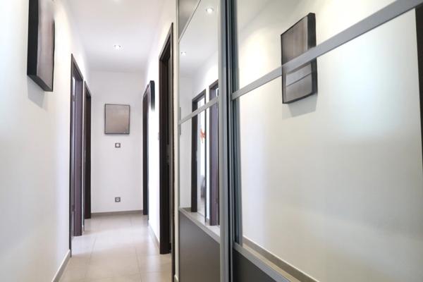 FAMECK, MAISON INDIVIDUELLE DE PLAIN PIED AVEC 3 CHAMBRES, ADAPTEE A TOUS, AUCUN TRAVAUX, UN GARAGE, UN JARDIN SANS VIS A VIS, UNE GRANDE TERRASSE AVEC SA PERGOLA