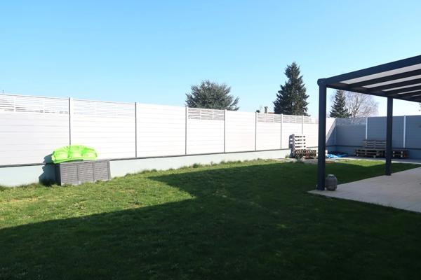 FAMECK, MAISON INDIVIDUELLE DE PLAIN PIED AVEC 3 CHAMBRES, ADAPTEE A TOUS, AUCUN TRAVAUX, UN GARAGE, UN JARDIN SANS VIS A VIS, UNE GRANDE TERRASSE AVEC SA PERGOLA