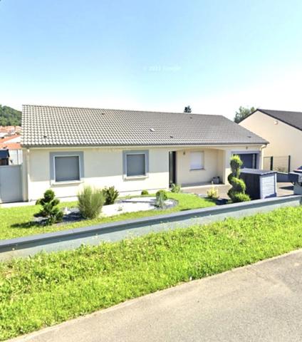 FAMECK, MAISON INDIVIDUELLE DE PLAIN PIED AVEC 3 CHAMBRES, ADAPTEE A TOUS, AUCUN TRAVAUX, UN GARAGE, UN JARDIN SANS VIS A VIS, UNE GRANDE TERRASSE AVEC SA PERGOLA