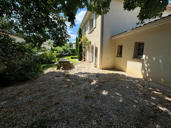 Maison Ecully au calme