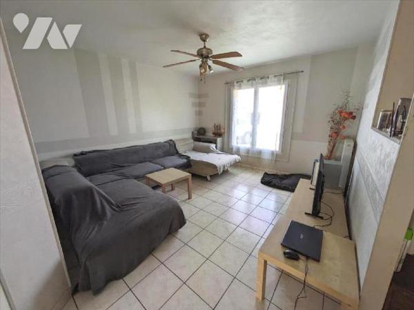 EXCLUSIVITE - LES HERBIERS - Plain-pied de 2002 à proximité immédiate des écoles ! Il comprend ...